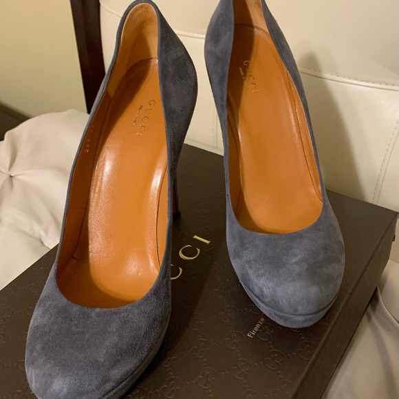 Gucci woman’s gray suede, high heel, size 9, Euro 39 shoe. - Picture 2 of 5